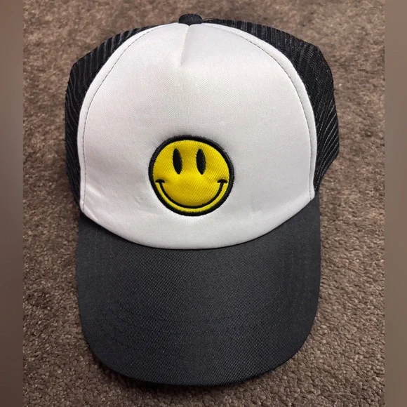 Smiley Face Trucker Hat nwot adjustable SnapBack - Picture 3 of 4
